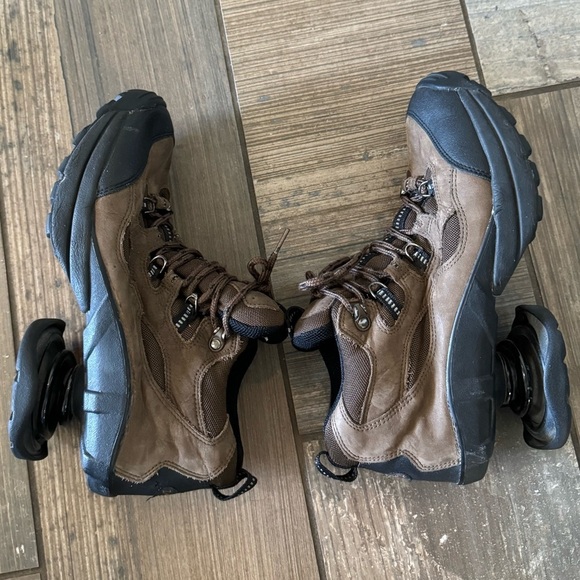 Athletic_Shoes